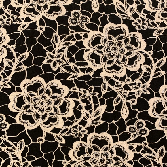 Modest Briggs New York 3/4 sleeve black and white flower shirt - Picture 10 of 10